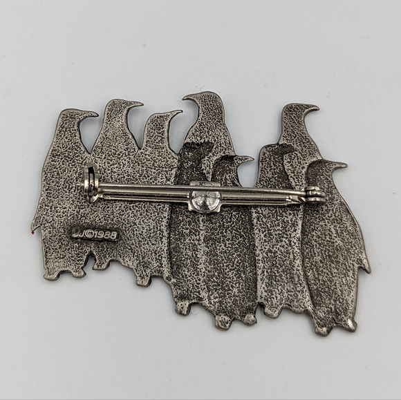 Vintage JJ Pewter Penguins Pin Brooch signed  1988 - Picture 5 of 7